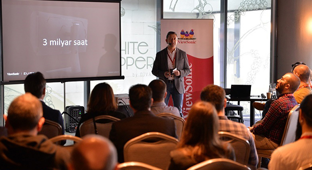 ‘Gençler 10 bin saat oyun oynuyor’