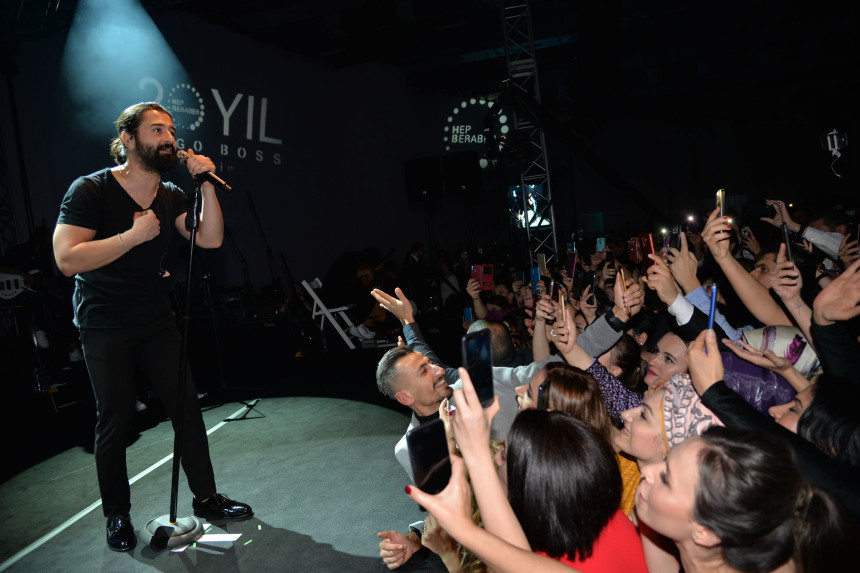 HUGO BOSS, Yeni Yıla Koray Avcı İle Girdi