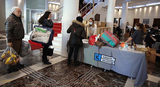 Kadıköylüler, Depremin Ardından Yaraları Birlikte Sarıyor