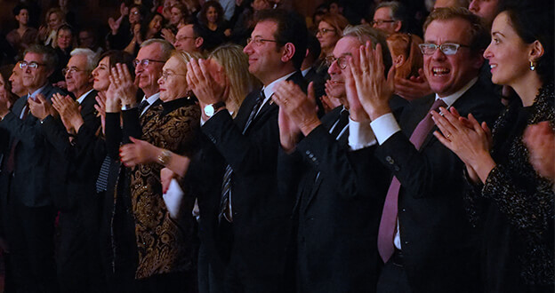 Strazburg Filarmoni Orkestrası Müzikseverleri Büyüledi
