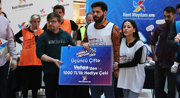 Kent Meydanı AVM'de Aşklarıyla Meydan Okudular