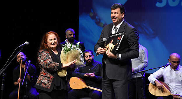 Sabahat Akkiraz, 50'inci Sanat Yılını Kutladı