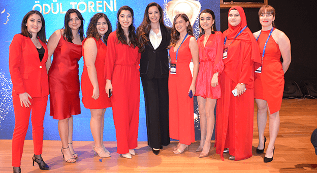 Kadın Destekçisi İsimlere Ödülleri verildi