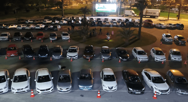 İzmirliler, Açık Hava Sinemasıyla Bir Araya Geliyor