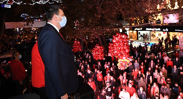 Kadıköy'de 19:23'te Cumhuriyet Bayramı Coşkusu