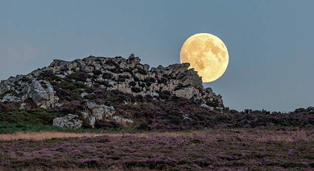 Fotoğrafseverlere Gökyüzünde “Mavi Dolunay” Şöleni