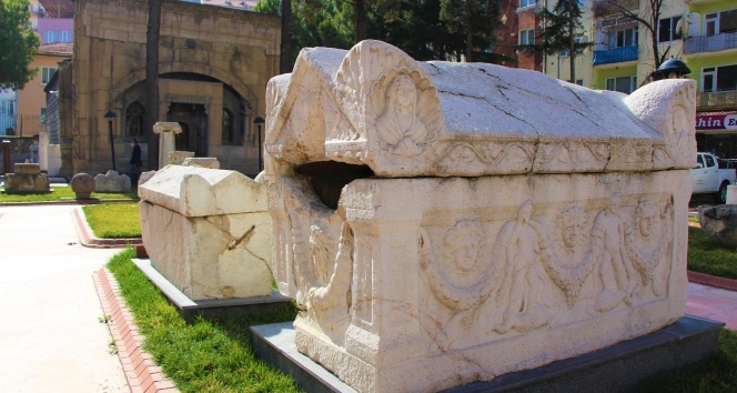 Bin 700 yıllık lanetli lahit görenleri şaşkına çeviriyor