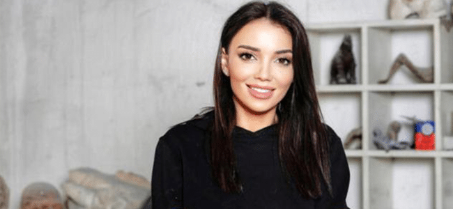 Faceless Girl Heykeli Avşar Film Binasında Sergileniyor