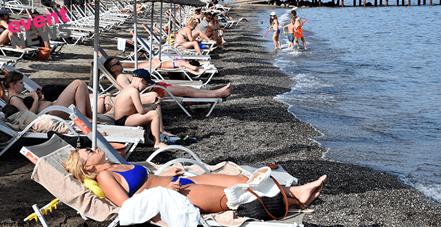 Marmaris'e turistler deniz ve sessizliğin keyfini çıkardı