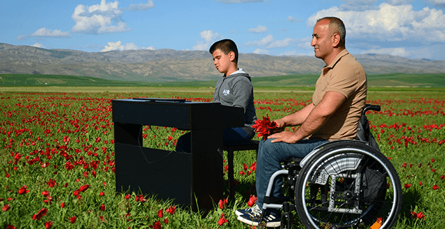 Muş Ovası'nda piyano resitali