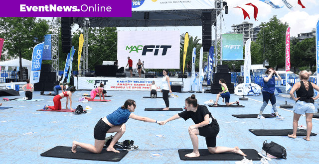Kadıköy'de Cadde 10K Spor Festivali Renkli Görüntülere Sahne Oldu
