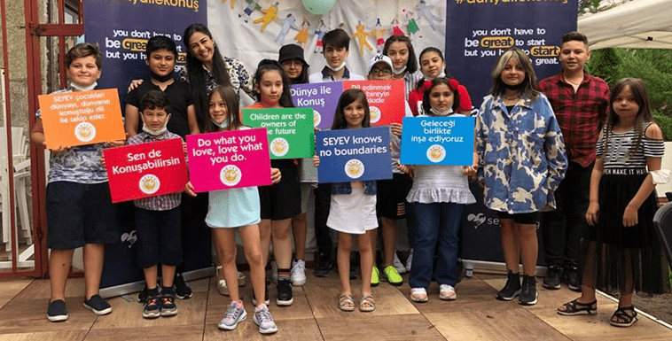 YEK Metot ile köy okullarındaki çocuklara İngilizce öğretiyor