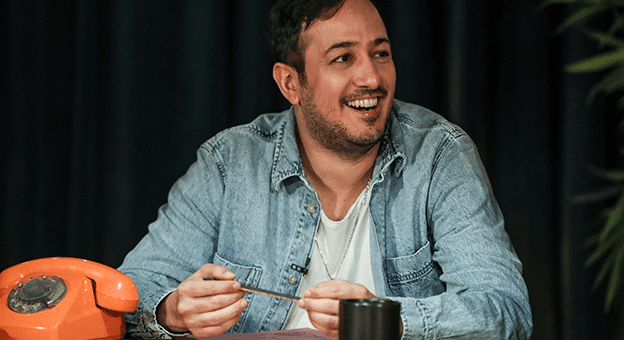 Sarp Apak; “Dizilerde hep en sevilen karakterlerin yerine giriyorum”