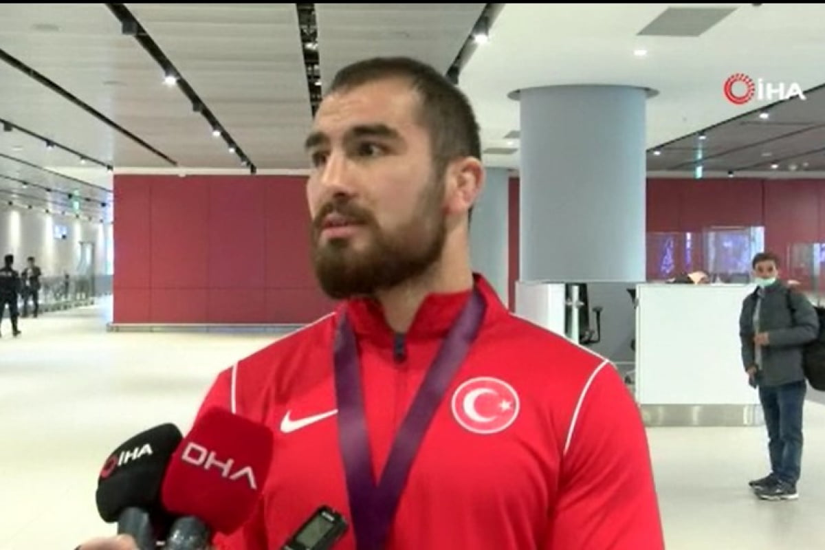 Avrupa ikincisi milli güreşçiler, Türkiye'ye döndü