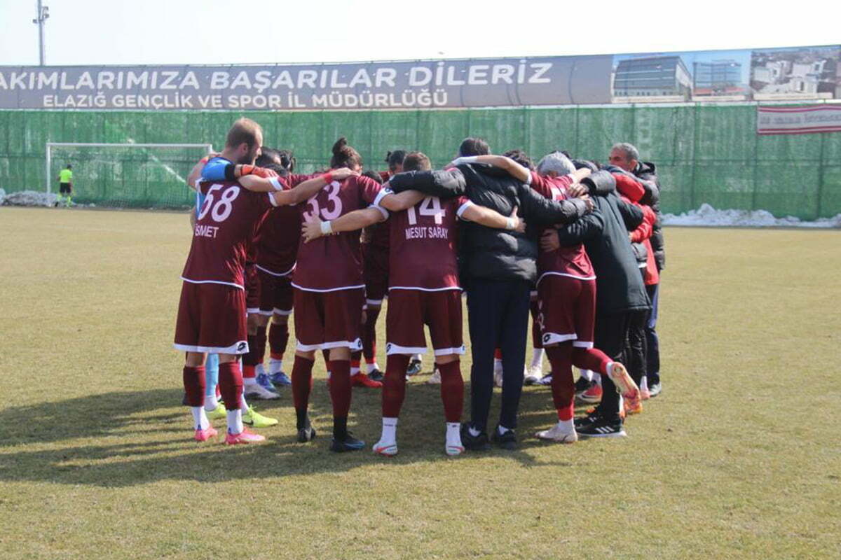 Elazığspor 18 futbolcuyla Sakarya'ya gitti