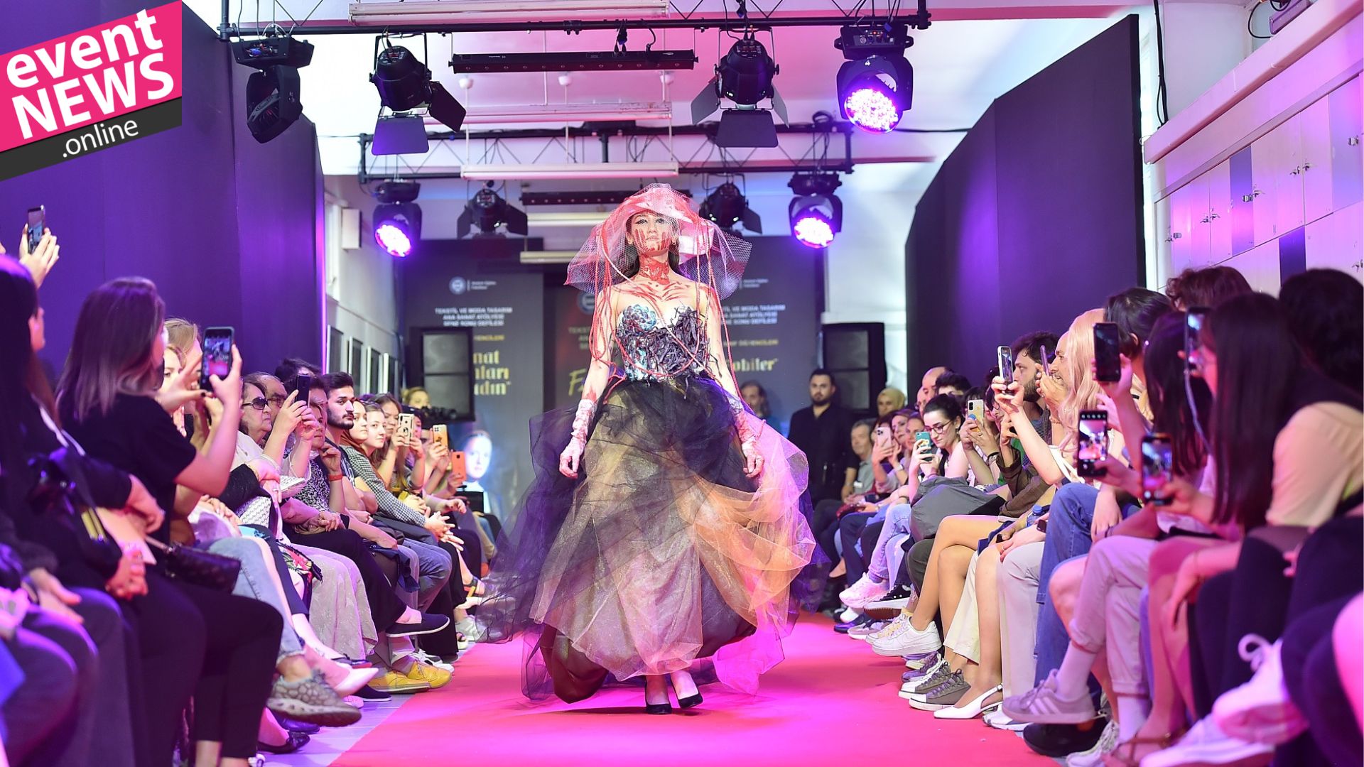 Tekstil ve Moda Tasarım Öğrencilerinden Defile