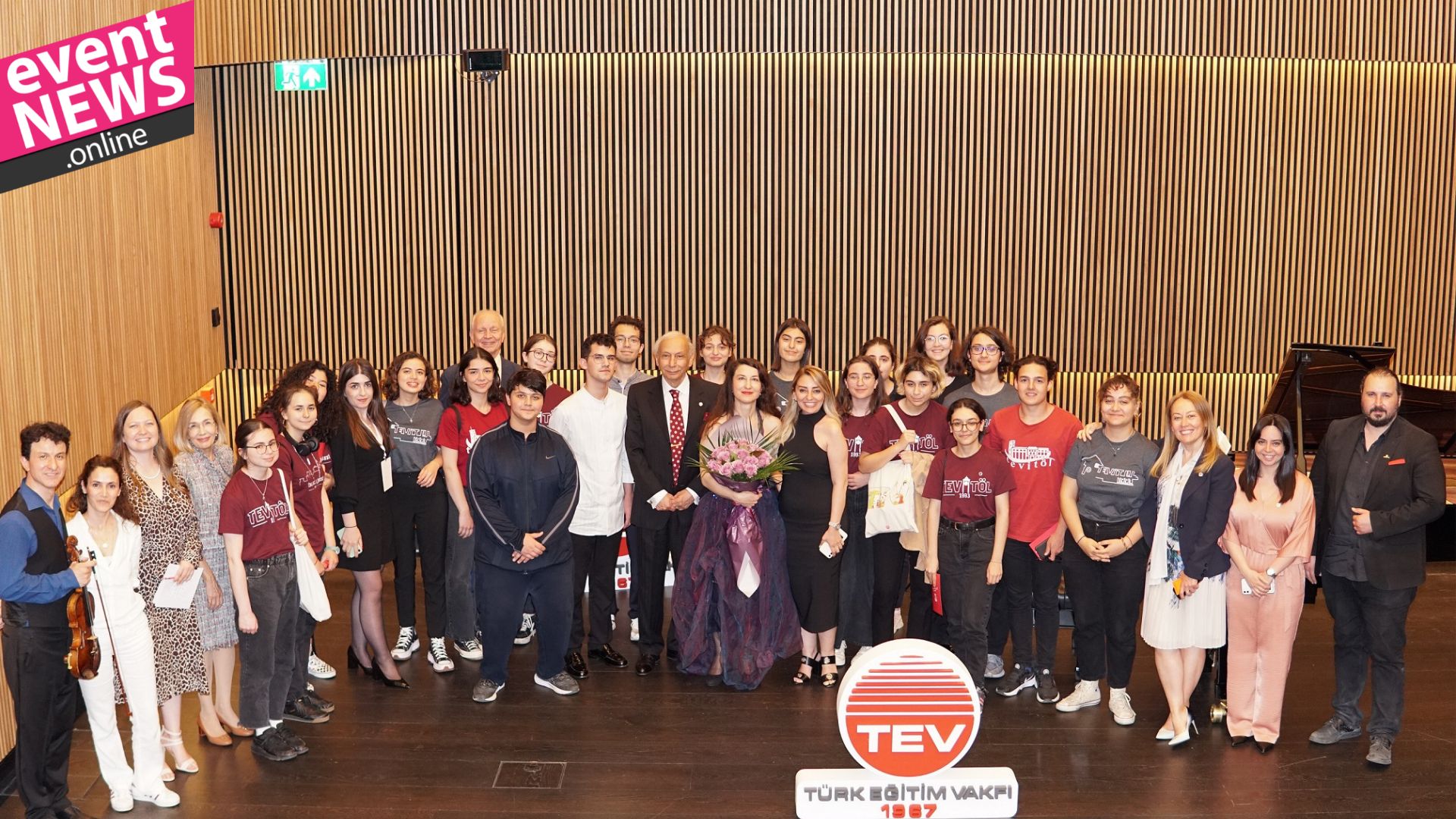 Ulucan Kardeşler 55. Yılını Umut Buluşmalarıyla Kutlayan TEV İçin Arter’de Konser Verdi