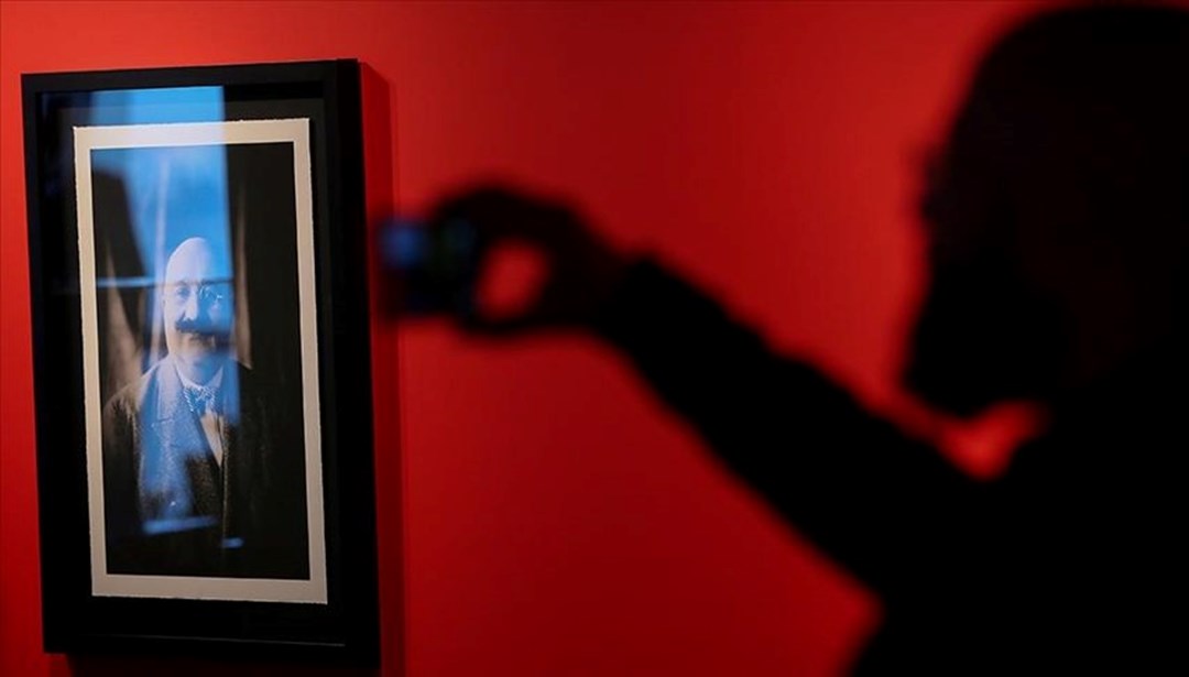 Zaman ve Mekanın Büyüsünde Bir Ressam: Şevket Dağ sergisi İzmir'de açıldı