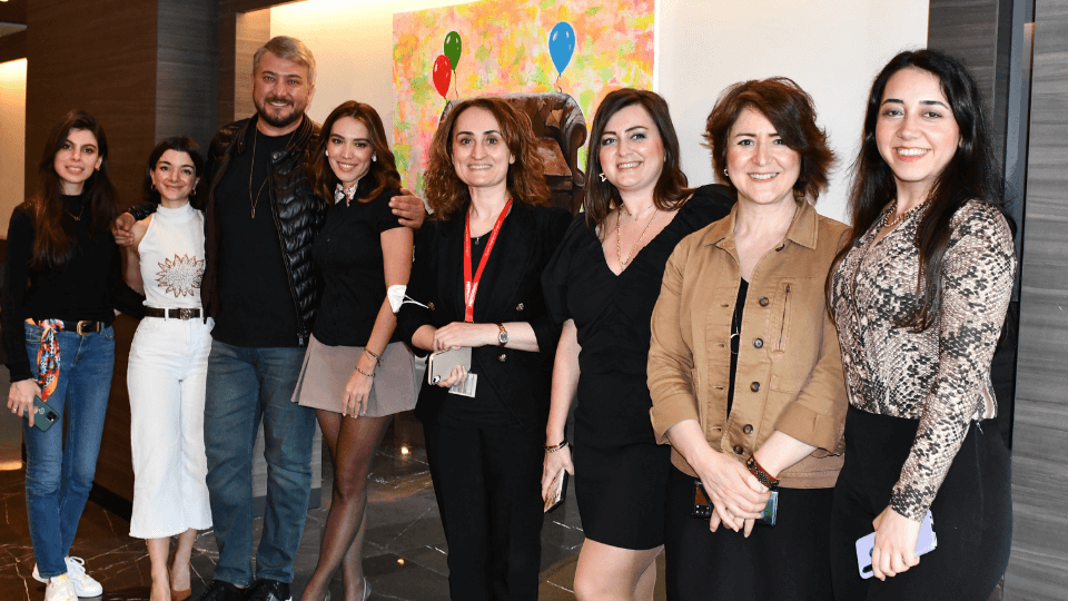 “Renklere Uyanırken” sergisi <strong>Memorial Bahçelievler Sanat Galerisi’nde</strong>