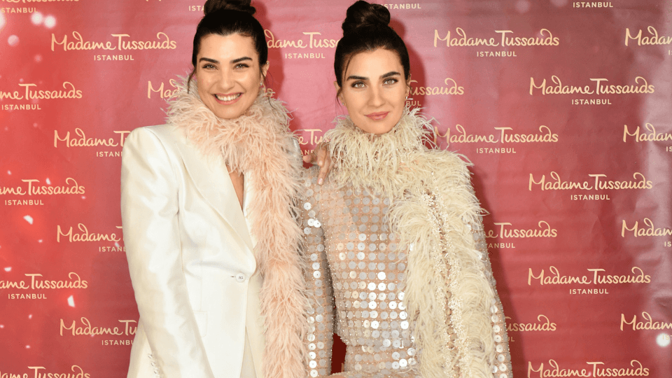 Tuba Büyüküstün, Madame Tussauds İstanbul’un yıldızlar geçidindeki yerini aldı