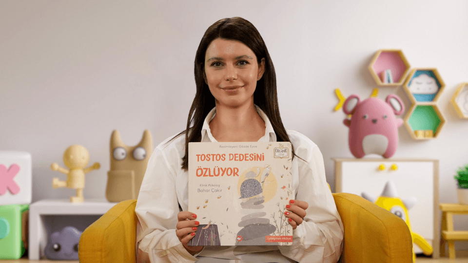 Beren Saat depremden etkilenen çocuklar için kitap okudu