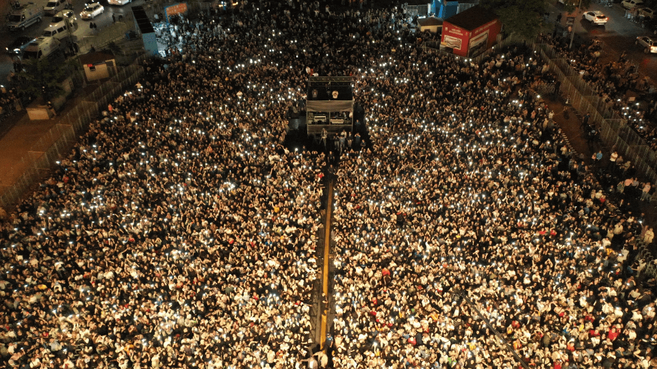 Manga, Köfn ve Hey Douglas'tan 100 bin kişilik konser