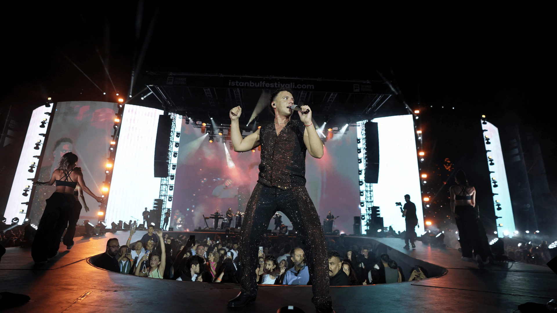 EDİS İSTANBUL FESTİVAL'İNDE SAHNEDEYDİ