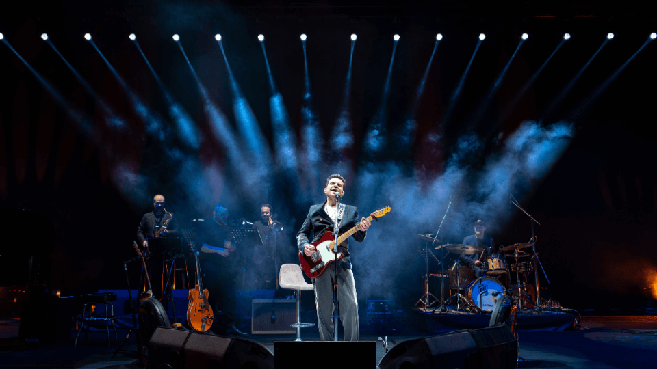 Kenan doğulu, “İhtimaller” Caz Konseriyle en sevilen şarkılarını Bursalılar için seslendirdi