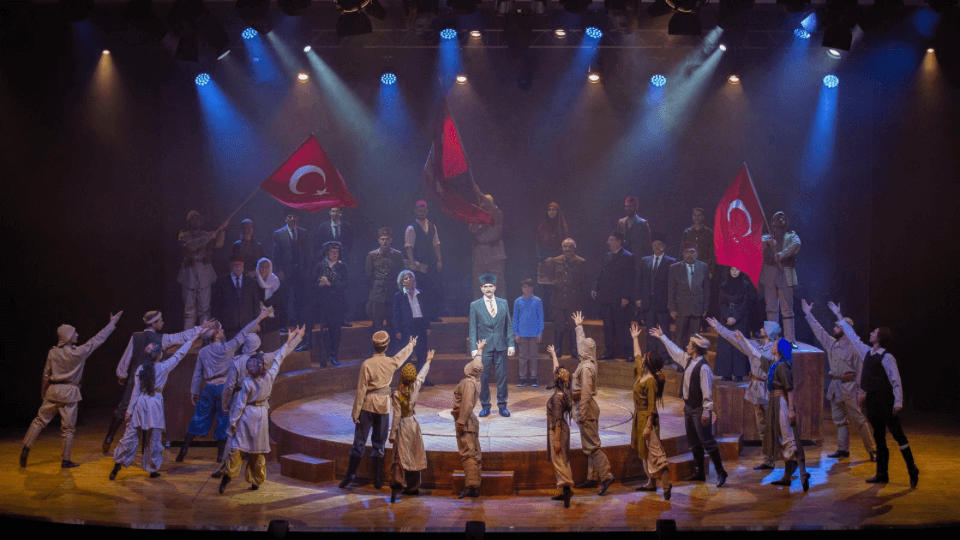 “Cumhuriyete Doğru” adlı tiyatro Türkiye turnesine devam ediyor