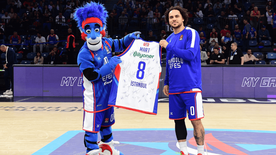 7 Mart'ta Anadolu Efes’in güçlü kadınları ayakta alkışlandı