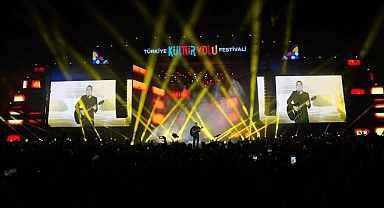 Adana Portakal Çiçeği karnavalı Türkiye'nin tüm renklerini yansıtmaya devam ediyor