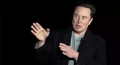 Musk sürücüsüz taksi modeli için tarih verdi