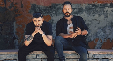 Aspova & Bahadır Tatlıöz birlikte düet yaptılar