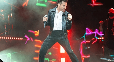 Yaz sezonu Kenan Doğulu konseri ile başladı