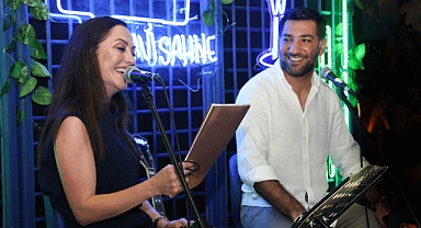 Berkay Ateş ve Selen Öztürk Pub-Up Mavi Sahne'de buluştu