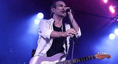 Mor ve Ötesi İstanbul Festivali sahnesini salladı