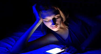 Ekran Bağımlılığı Cildi Yaşlandırıyor