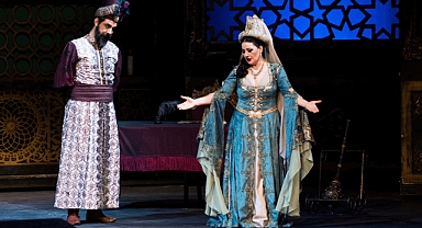 Türk Operasının Gururu 'IV. Murat' Macaristan Sahnesinde Dakikalarca Ayakta Alkışlandı 