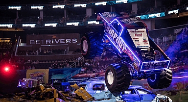HOT WHEELS MONSTER TRUCKS LIVE YENİ TEMASI GLOW-N-FIRE İLE İSTANBUL’A GELİYOR