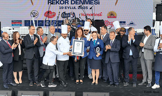 GastroAfyon’dan Dünya Rekoru: 1930 Kiloluk Sucuklu Yumurta Guinness’e Girdi