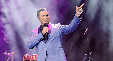Mario Frangoulis Harbiye’de 5 Bin Kişiye Beş Dilde Şarkı Söyledi