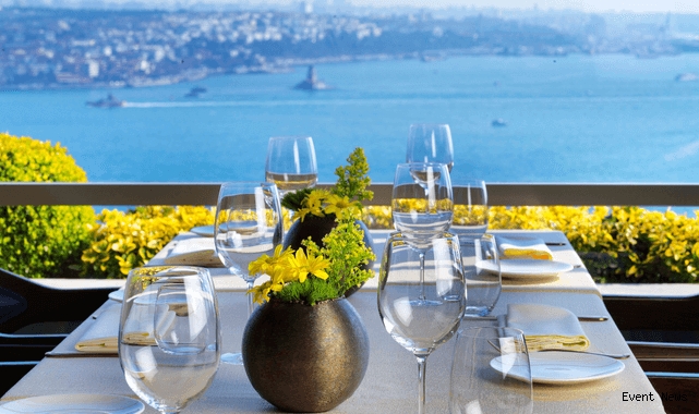 Izaka Terrace’ta 2026’ya Boğaz Manzarası Eşliğinde Merhaba