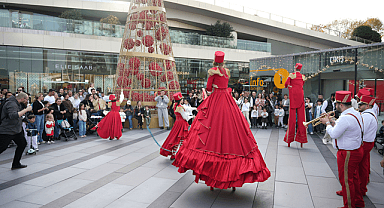 Zorlu Yılbaşı Festivali Başladı: Eğlence ve Alışveriş Bir Arada