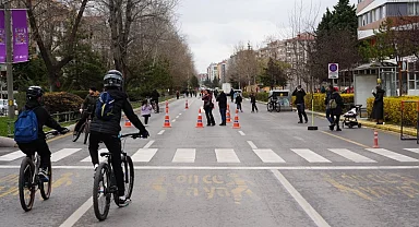 Eskişehir’de “Arabasız Pazar” yoğun ilgi gördü