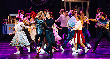 ''Grease'' İçin Geri Sayım Başladı